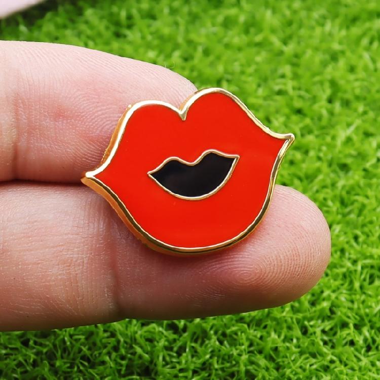 Fashion Enamel Pin Mouth Shaped Brooch Elegant Jackets Bag Backpack Badge Eye Catching Accessory for Trendsetters