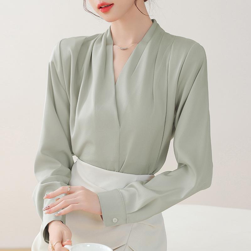 Women's Elegant Satin V-Neck Shirt: High-End Feel, Professional & Formal Wear for Spring/Autumn Commutes.