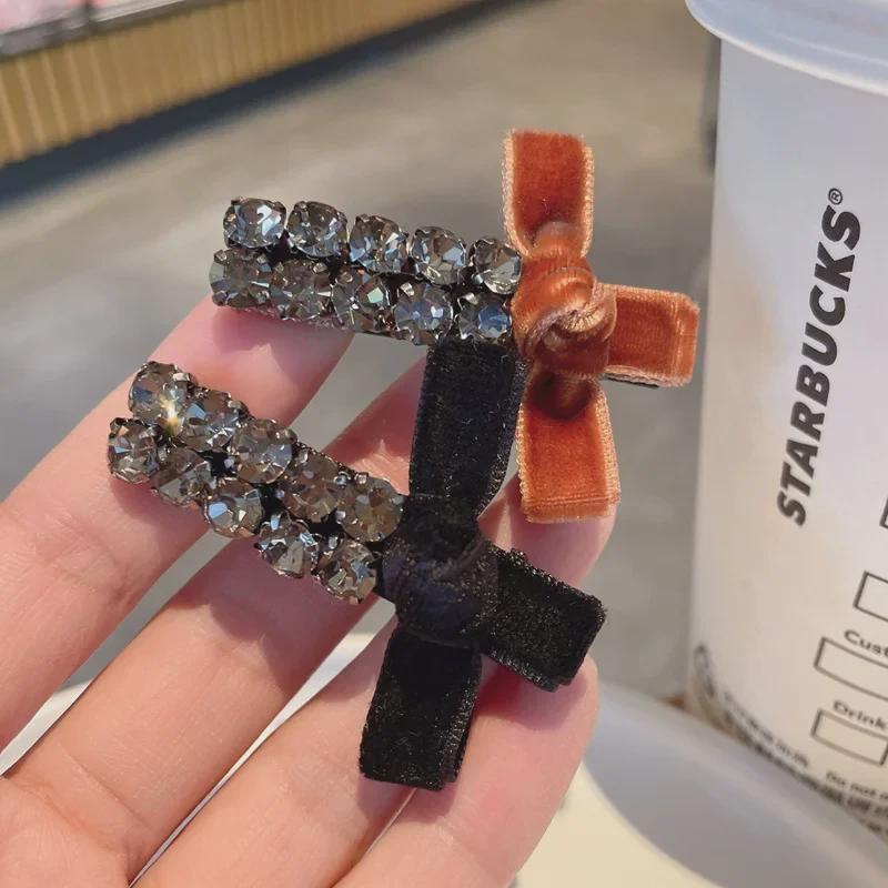 Élégant Pince Bec de Canard en Velours avec Nœud Strass pour Automne/Hiver