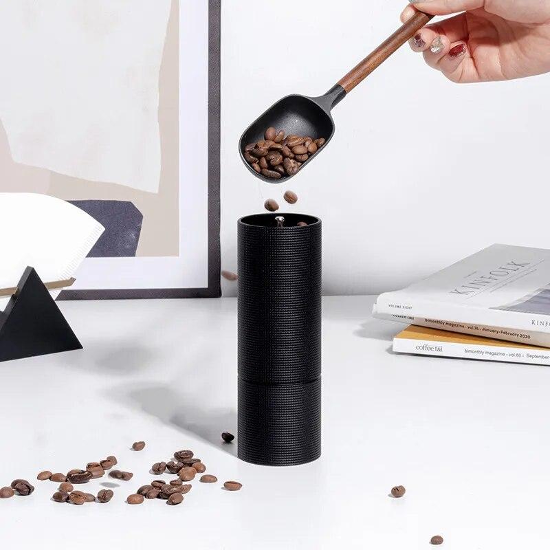Neue manuelle CNC-Kaffeemühle mit Grat im Inneren, hochwertiges Griffdesign, tragbare Handmühle mit verstellbarem Doppellager