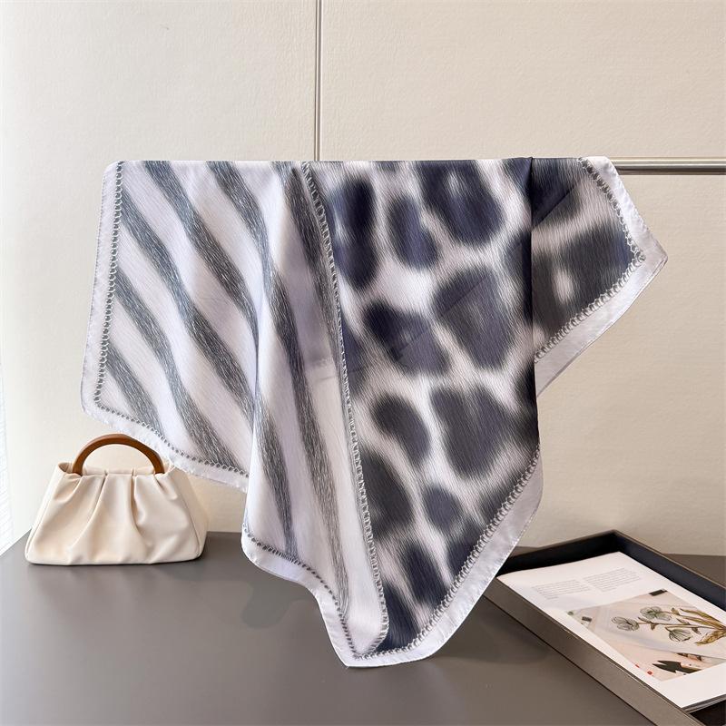 

Fashion Decorate Leopard Print Silk Square Scarf Women Soft Satin Hijab Neck Ties Head Scarf Female Bandana Foulard Neckerchief 66-70cm