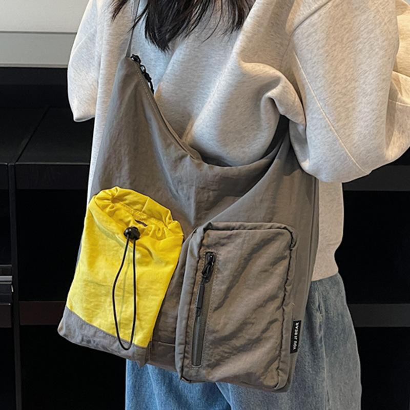 2025 Autumn Fashion Messenger Bag Men's and Women's Large-capacity Shoulder Bag Women's Niche High-value Backpack Commuter Satchel