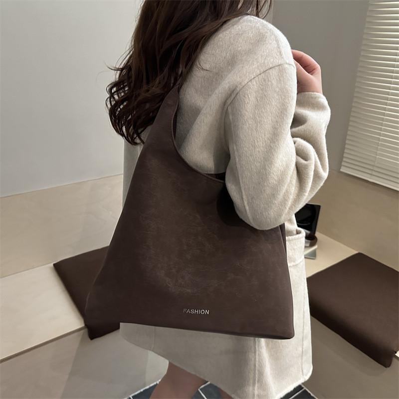 Street Style Large Bucket Bag For Women With Magnetic Closure And Polyester Lining