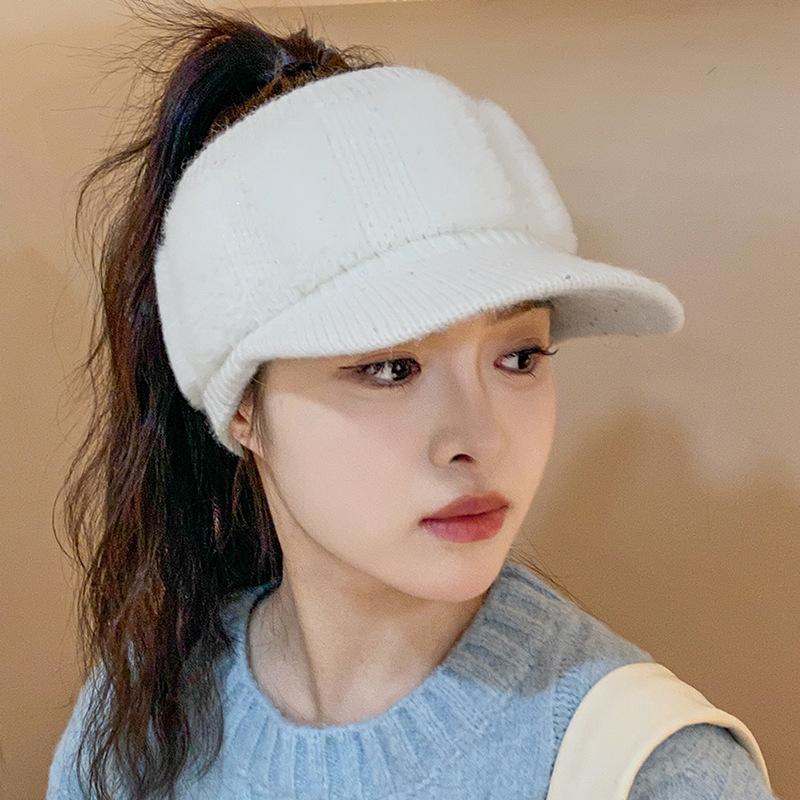 

Women s Knitted Acrylic Cap with Duckbill and Buckle Closure, Striped Animal Theme, Breathable One size білий