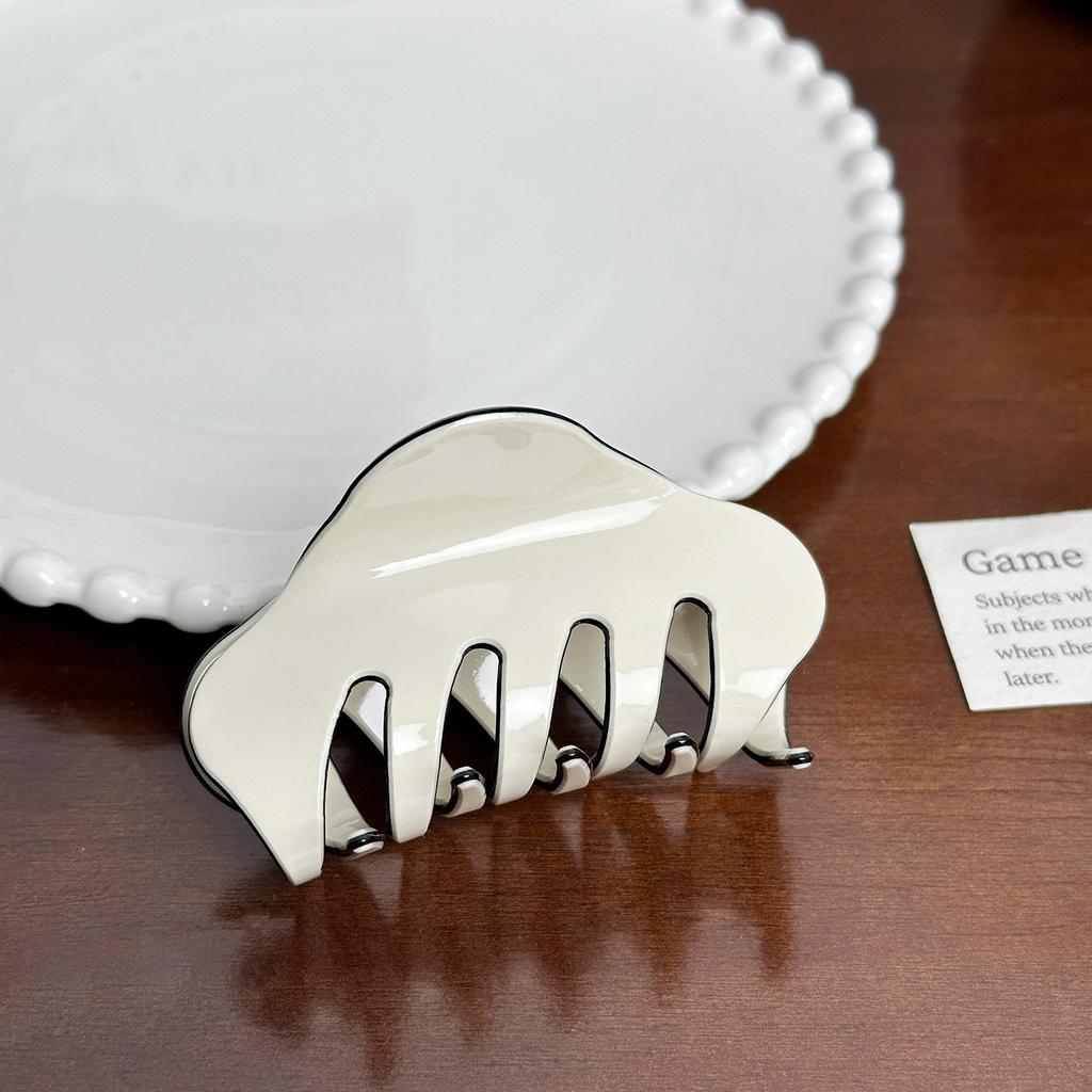 Hair Acetate Premium Claw Clip In Classic White And Black For Chic Hairdos Everyday