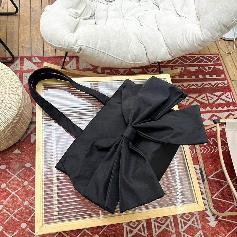 

Large capacity portable bow women s bag shoulder tote bag student class niche versatile street armpit bag