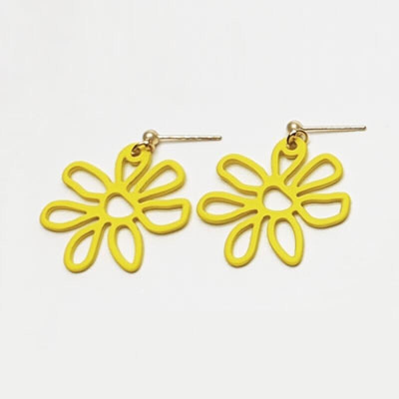 

Flower Garden Earrings White