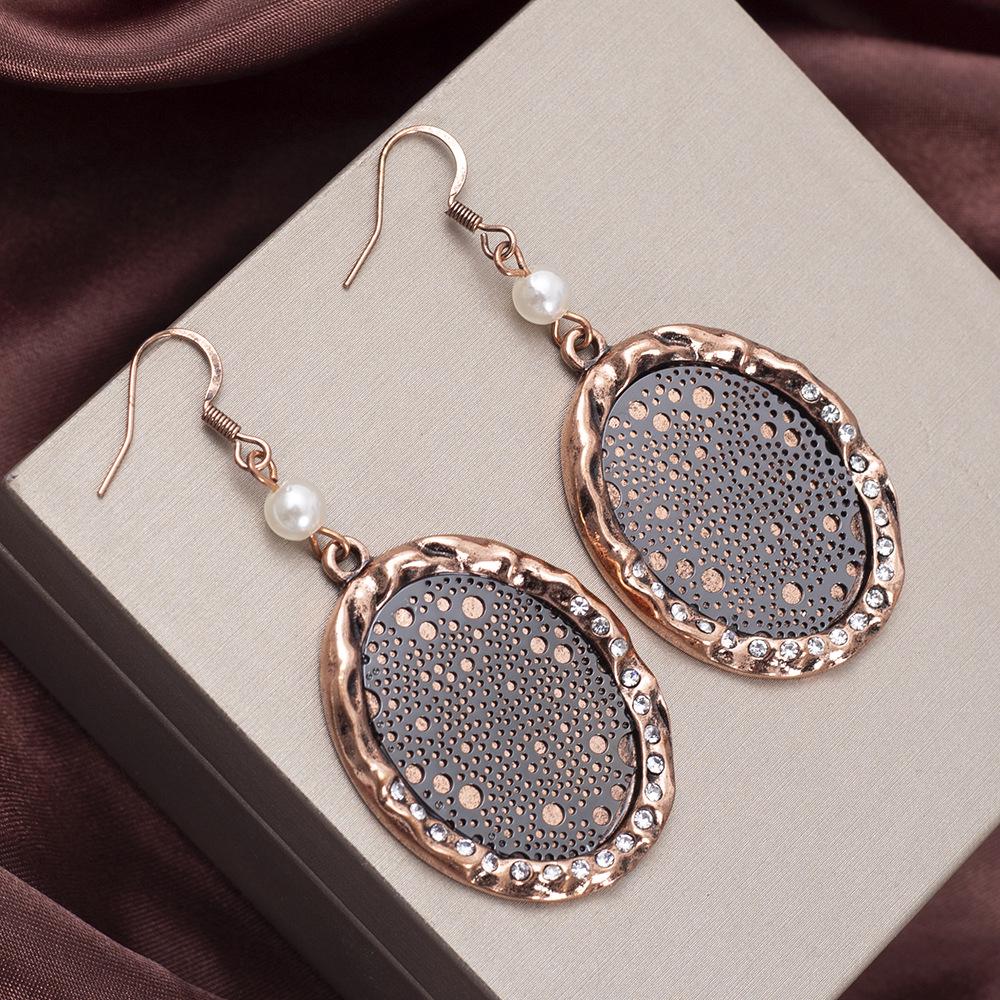 

Women s Zinc Alloy Oval Retro Chip Earrings