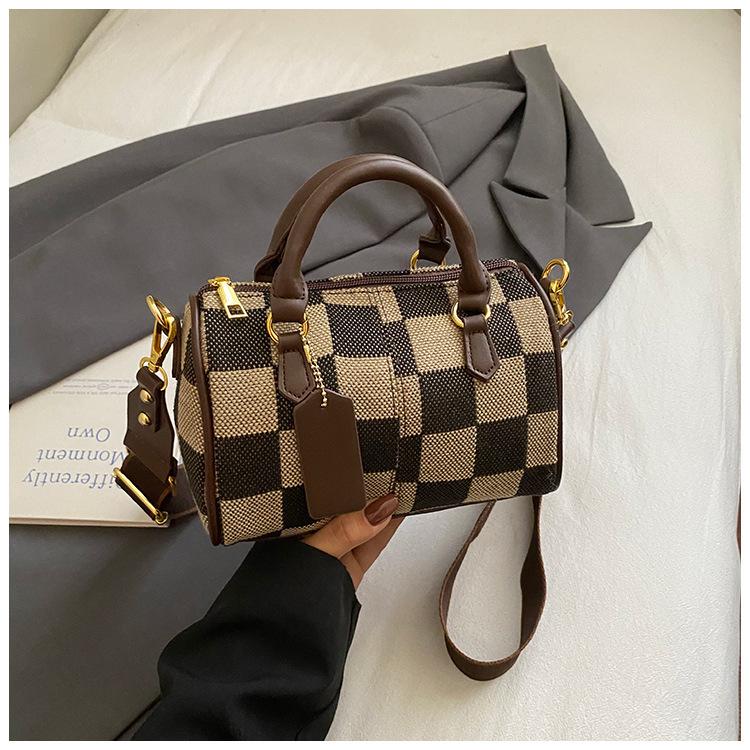 

2025 новая клетчатая портативная сумка-подушка, ретро нишевый дизайн, на плечо, сумка-мессенджер, модная зарубежная сумка для поездок