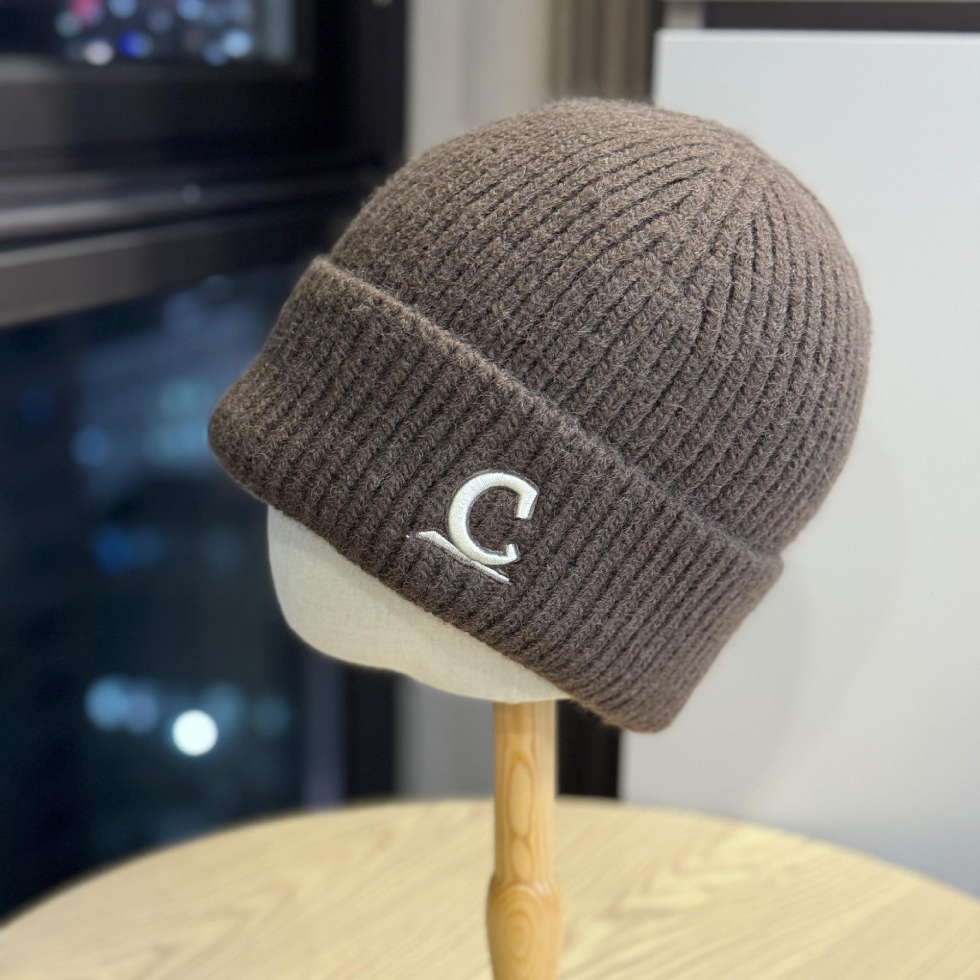 

Новые осенне-зимние теплые толстые вязаные шерстяные шапки для мужчин и женщин, с вышивкой лиц, для молодых пар, холодные шапки, универсальные шапки-пуловеры one size