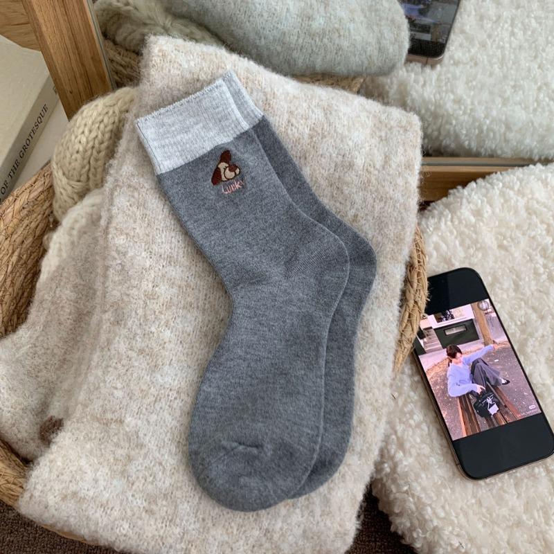 Ladies Autumn Simple Cartoon Embroidery Dog Matching Color Medium Tube Pile Socks