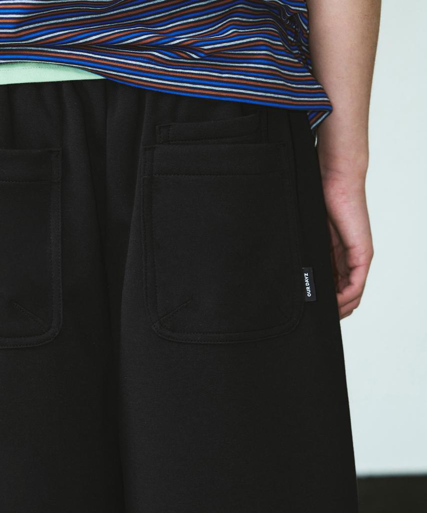 Awodeijeu Double Pocket Elastic Bermuda Sweatpants [Black]