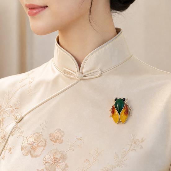 Broche Estilo Nacional, Alfinete de Lapela com Design de Cigana com Asas de Esmalte e Textura de Jade Sintético, Insígnia Cheongsam para Acessórios de Vestuário Chinês