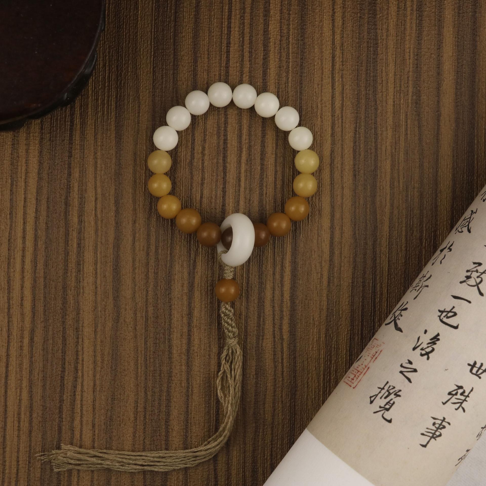 

Hand Woven Bracelet, Naturally Weathered Bracelet One Size білий