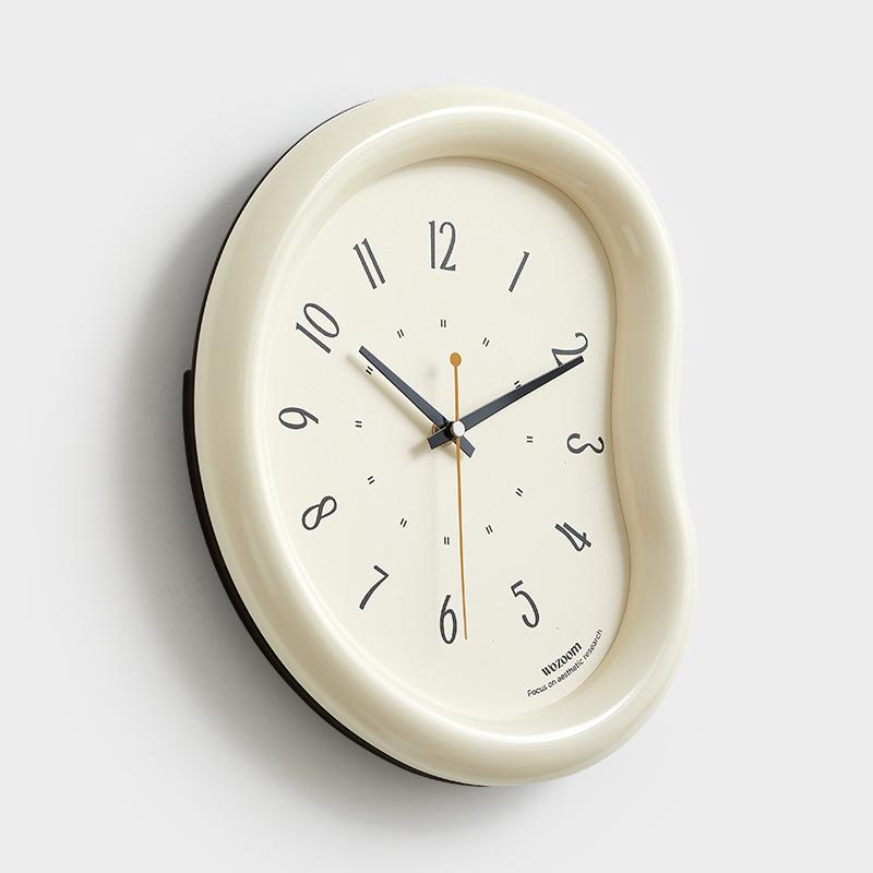 European Aesthetic Clock Wall Modern Art Creative Design Living Room Interior Wall Watch Simple Light Luxury Wanduhr Decor