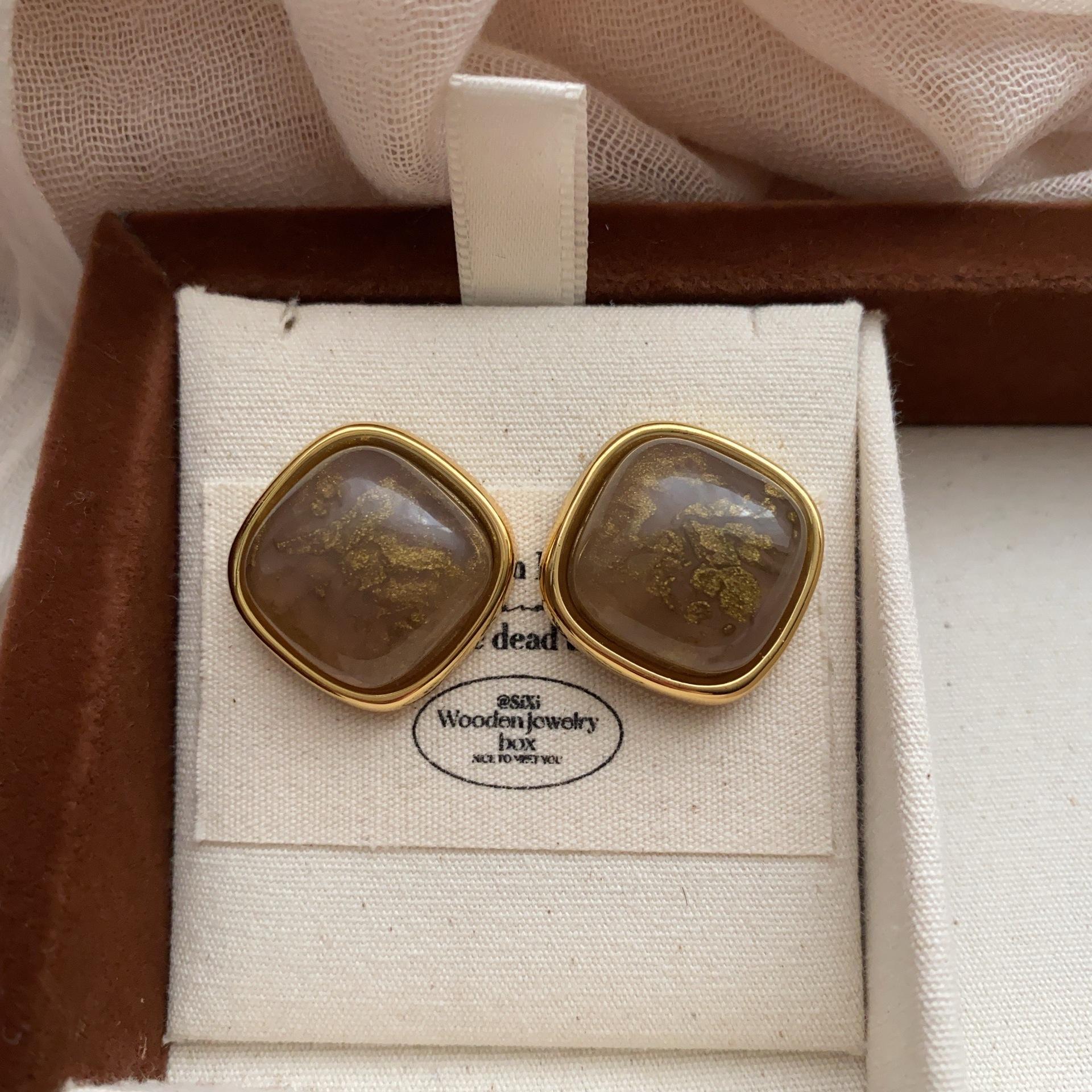 French Retro Coffee Square Stud Earrings Gold Foil Texture Premium Versatile Commuter Autumn And Winter Temperament Earrings