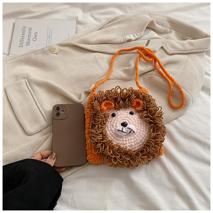 Handmade Crochet Lion Phone Bag, Cute Cartoon Knitted Crossbody Purse for Women, Mini Shoulder Bag for Phone