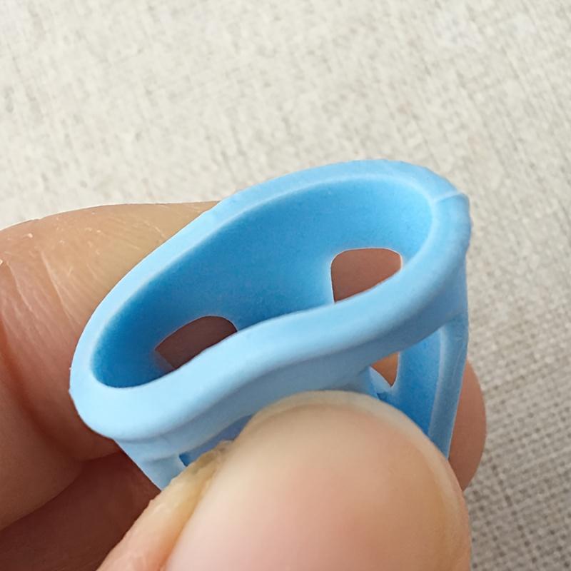 2 Pieces of Top Needle Finger Cover Sewing Tool Protection Finger Cover Cross Stitch DIY Anti Slip Embroidery Top Needle