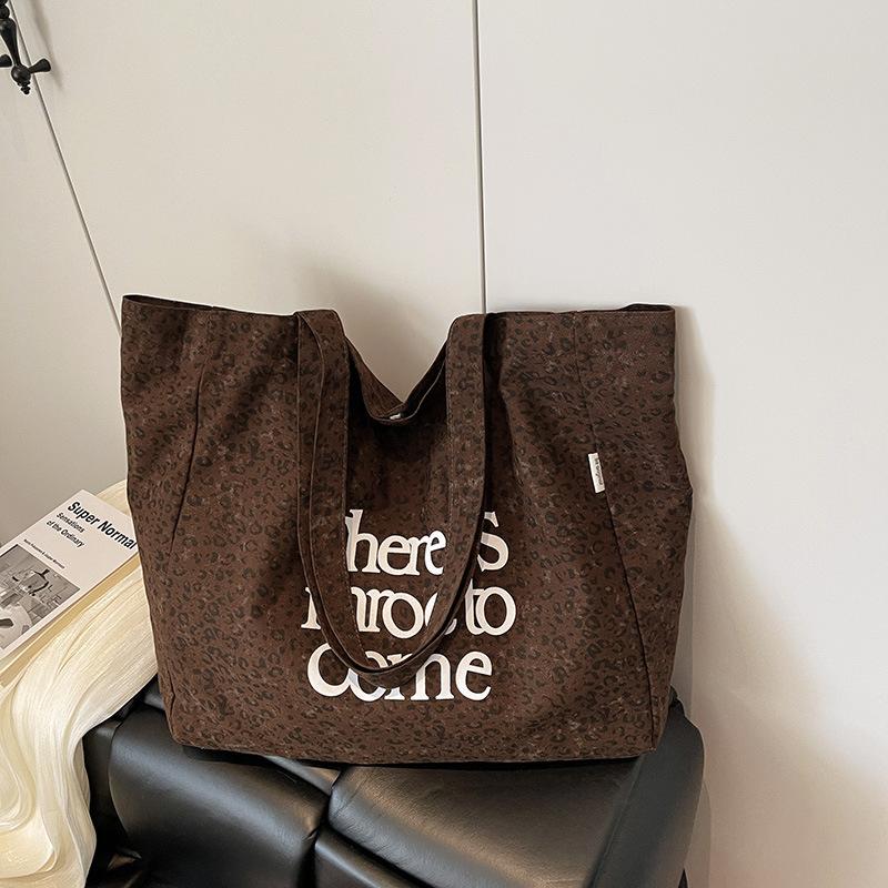 

Lazy wind leopard print canvas bag women s 2025 autumn new popular commuter shoulder bag casual large capacity tote bag