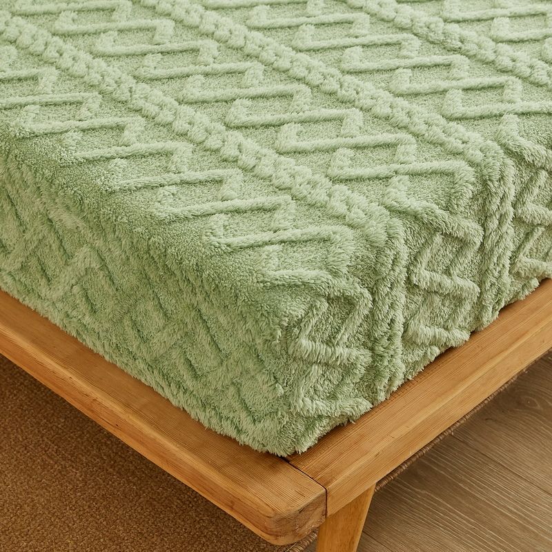 Coral Velvet Bedsheet Bedspread Milk Velvet Mattress Protective Cover Winter Plush Insulation Bedspread