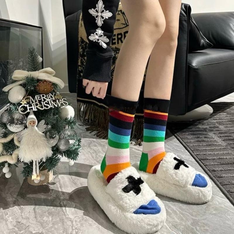 Regenbogen gestreifte Socken für Damen in kontrastierenden Farben, trendige und individualistische Wadenlange Baumwollsocken