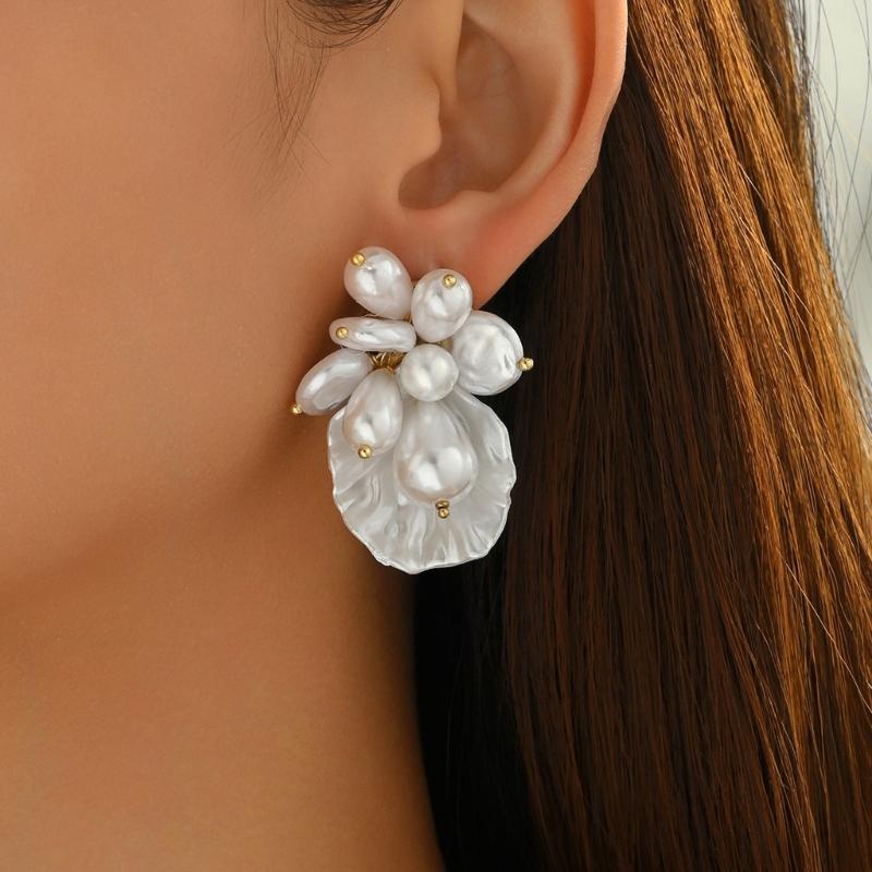 Stylish Portable Imitation Pearls Earrings Geometric Floral Design Perfect For Daily Wear And Special Occasions