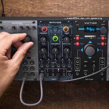 Behringer waves - moduł syntezatora modularnego