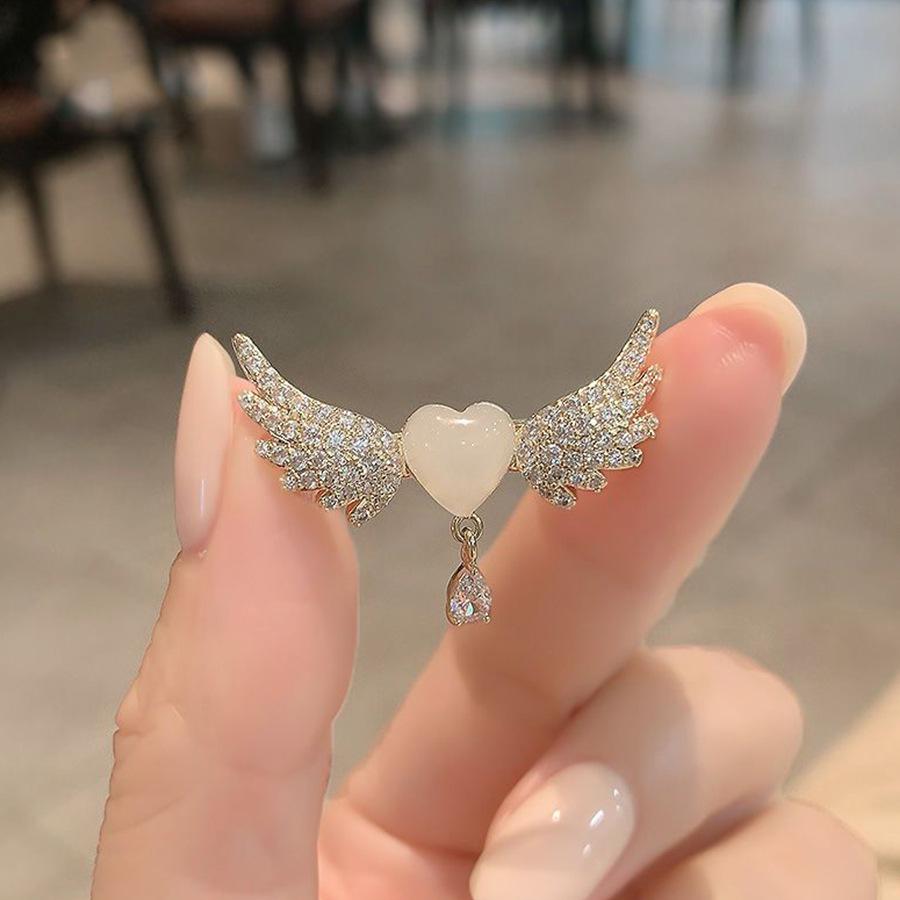 Elegant Pearl Brooch - High-End Minimalist Clothing Accessory
