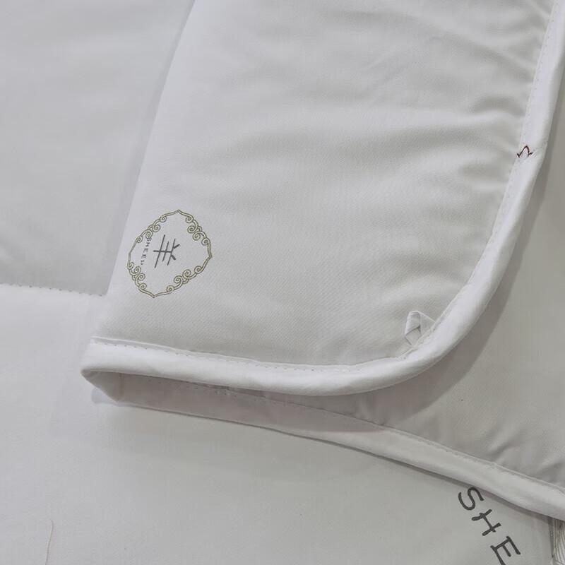 Grace Premium Polyester Quilt