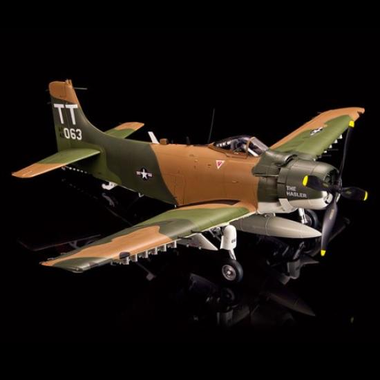 SWS Skyraider Air Force Type Injection Plastic Kit Zoukei-mura 1/32 A-1J
