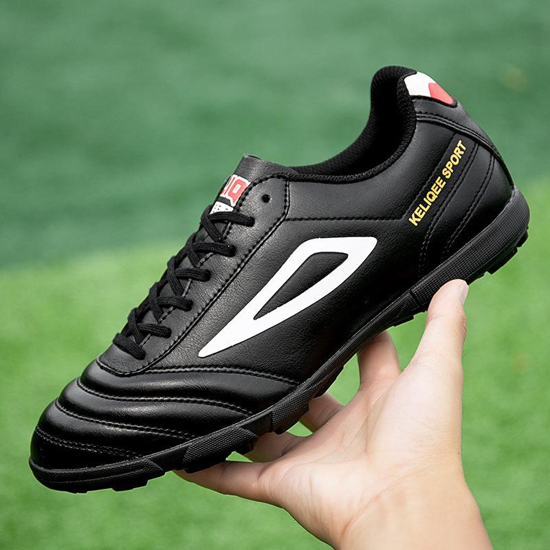 

New men s football shoes broken nails low-top sneakers casual sports shoes amateur training sneakers fashion broken nails sneakers 45 синій