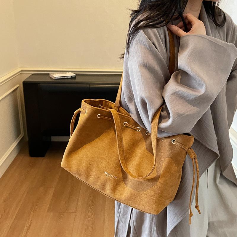 Large Capacity New Tote Bag 2025 Suede Casual Korean Version Ins Versatile Portable Shoulder Bag Fashion Trendy Light Luxury