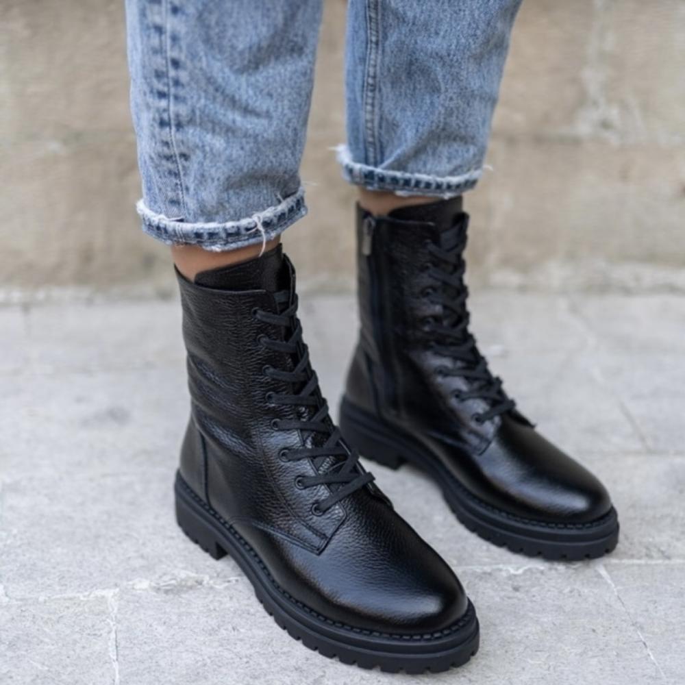 

Женский стиль, черные сапоги из натуральной кожи