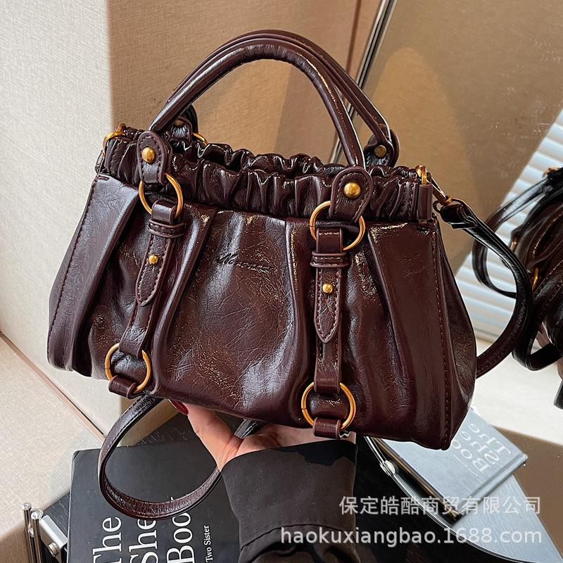 Premium Sense Going Out Handbag Women's 2025 New Trendy Pleated Shoulder Bag Commuting Versatile Messenger Bucket Bag
