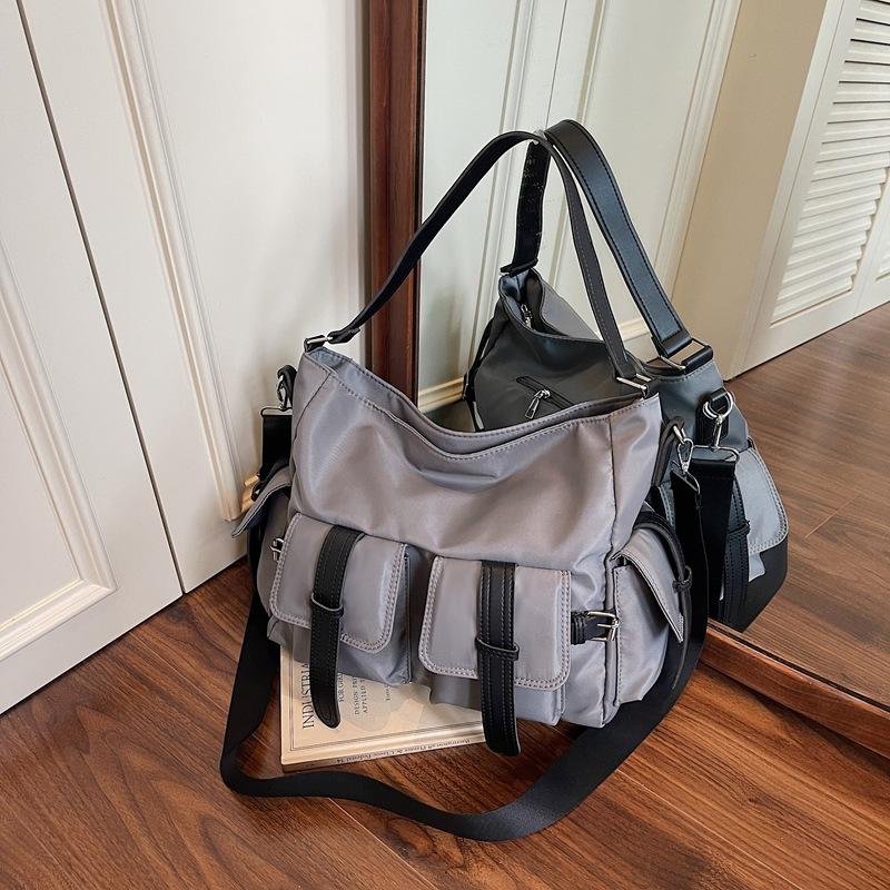 

Текстурированная сумка-тоут Новая модная вместительная наплечная сумка Сумка для通勤, универсальная ручная сумка, сумка через плечо серый