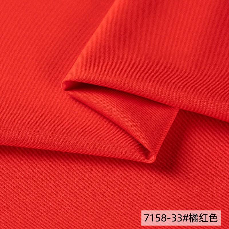 Seržový polyesterový materiál odolný proti pomačkání, mírně elastický, DIY angorově červený jarní a podzimní oblek, uniforma, pracovní bunda, látka