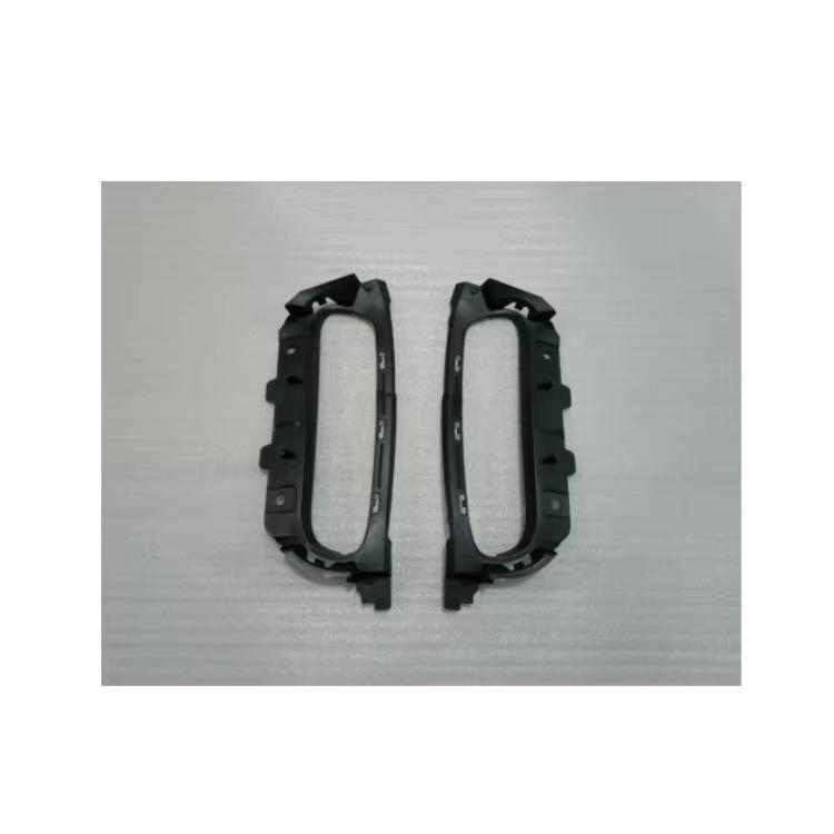 LR135382 Lower Louvers for 2020 Land Rover Discovery Sport.