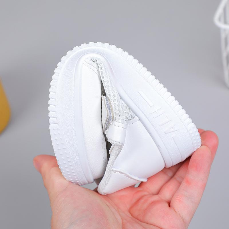 Tenisowe trampki dziecięce letnie nowe chłopięce dziewczęce buty sportowe codzienne buty deskorolkowe siatkowe oddychające miękkie podeszwy dziecięce małe białe buty