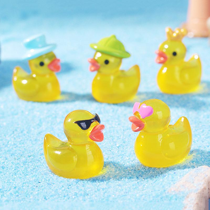 30Pcs Luminous Resin Mini Yellow Duckling Miniatures Doll House Glow-In-The-Dark Ducks Figurines For Diy Aquarium Garden Decor