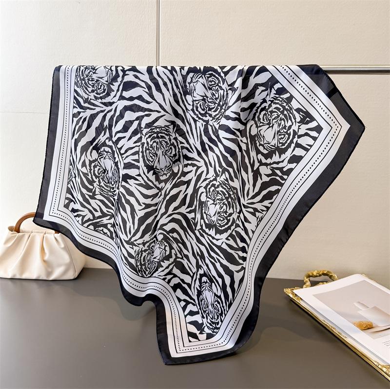 

Luxury Tiger Printing 70cm Square Scarves Women s Silk Scarf Spring Summer Bandana Small Neckties Foulard Shawl 70x70cm