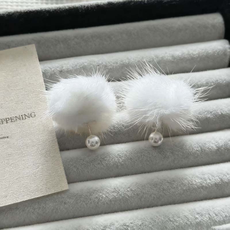 Fashion Plush Pearl Stud Earrings for Women Girls Sweet Cute White Hairy Round Ball Temperament Earrings Wedding Jewelry Gifts белый