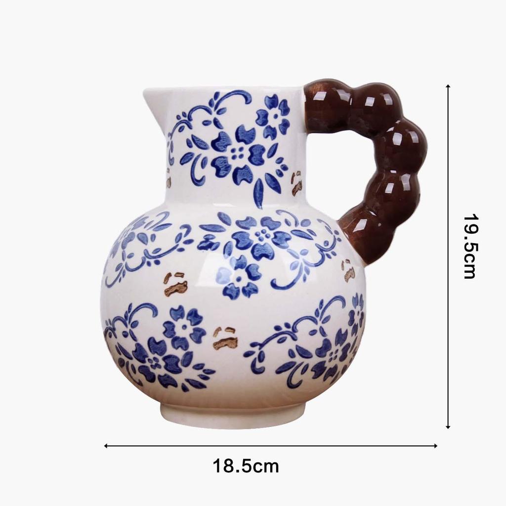 Vintage Blauw en Wit Porseleinen Kleine Vaas voor Bloemschikkingen – Retro Keramisch Ornament voor Woonkamer Decoratie.