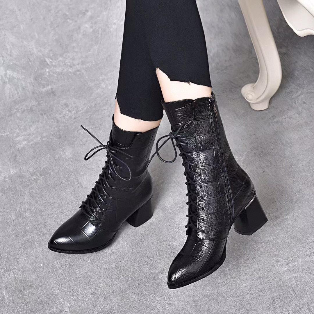 

Pointed leather boots women s medium boots 2025 autumn and winter new black embossed cowhide thick heel lace-up fashion boots high heels boots 34