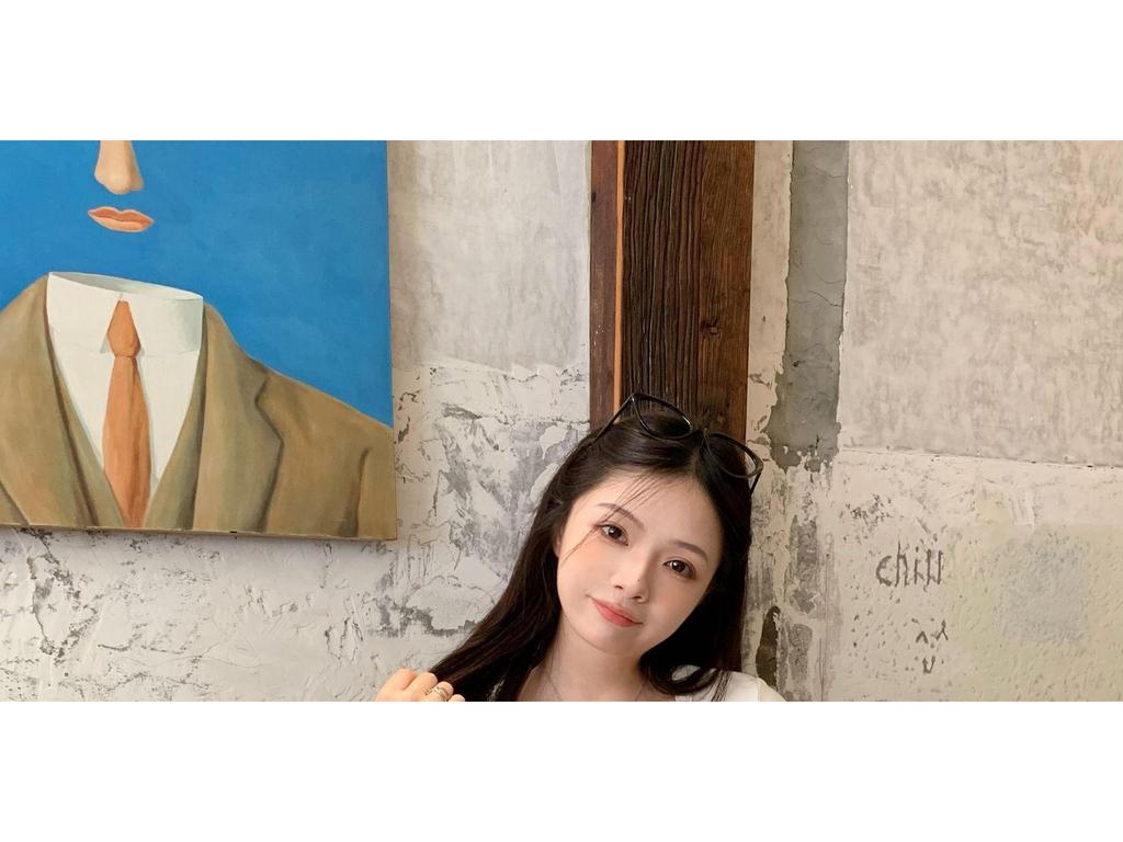 Classic Soft Bouncy U-neck Long-sleeve Versatile Slimming Base Layer Shirt