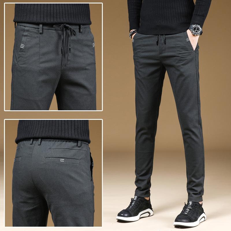 Lätt lyxiga och moderiktiga herrars vardagsbyxor med fyrvägs stretch, raka ben, enkla byxor, lediga herrbyxor