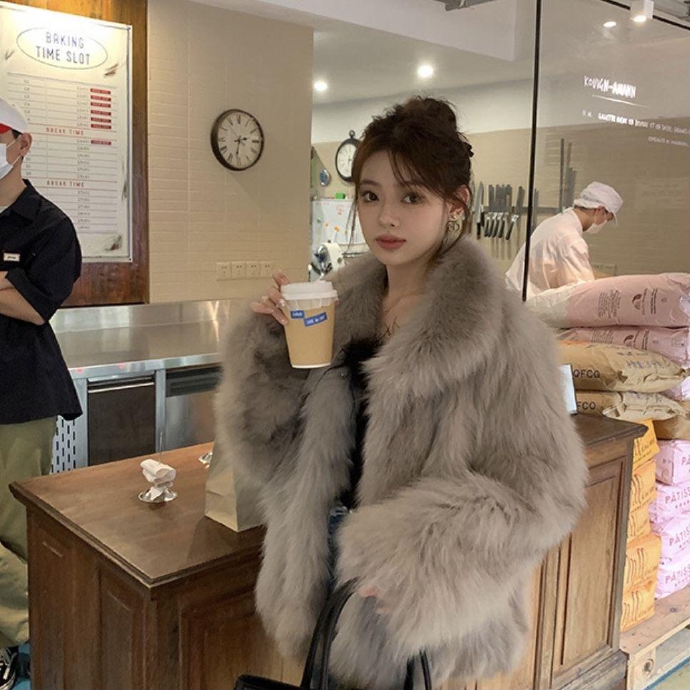 Stylish Mid-Length Winter Overcoat In Luxe Imitation Fox Fur