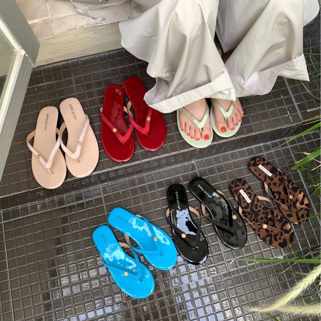 Fashion Low Rivet Beach Shoes Woman's Slippers Luxury Slides Rubber Flip Flops Sabot 2025 Flat Designer Hawaiian Summer Soft Metal Decor