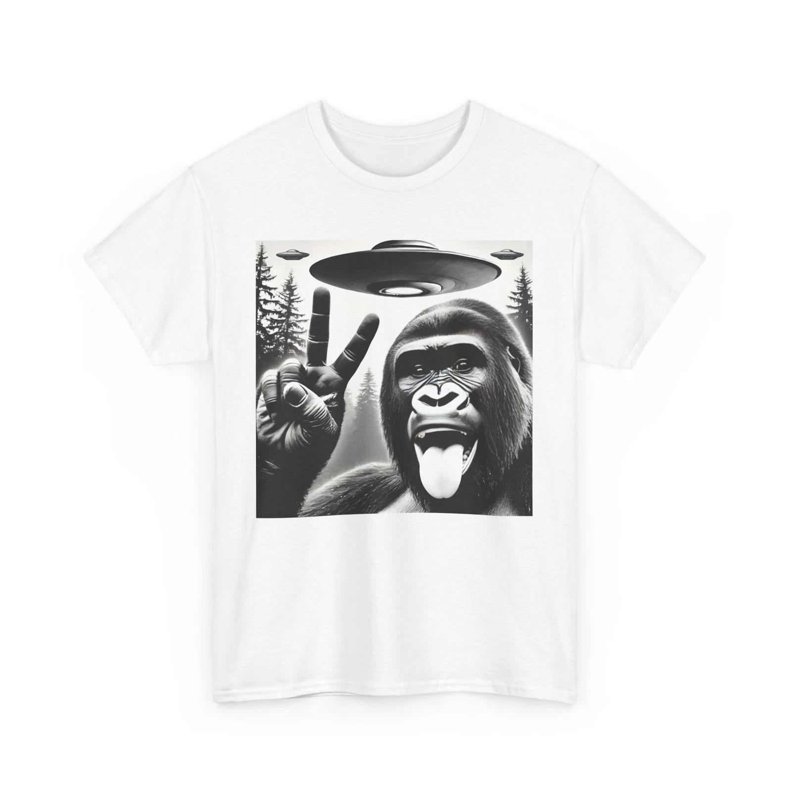 Selfie Alien Shirt | UFO Lover Tee | Alien Themed T-Shirt | Cool Sci-Fi Fashion L