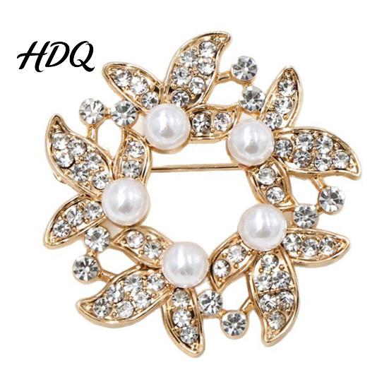 Lapel Pin Brooch Pin Faux Pearl Wreath Design with Rhinestones Inlaid Circular Flower Leaf Garland for Coats Shirts Bags Accessories Metal