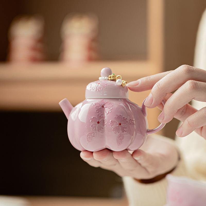Teiera in porcellana Lavender Arita con decorazione floreale dipinta a mano, resistente al calore e di dimensioni compatte, ideale per la cerimonia de